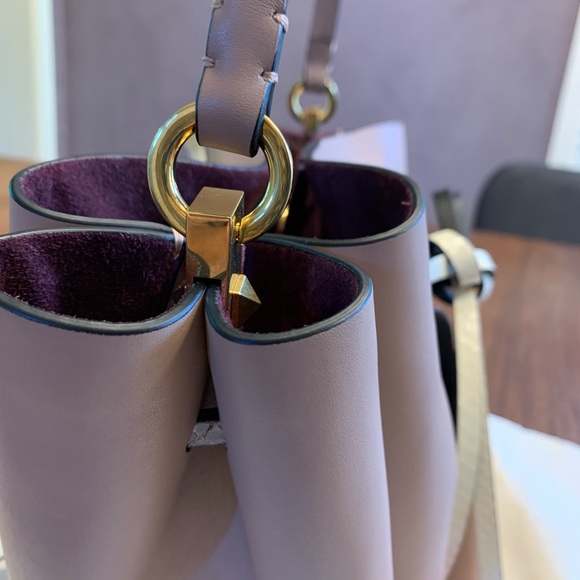 Valentino Rockstud V logo bucket crossbody medium - Picture 3 of 9